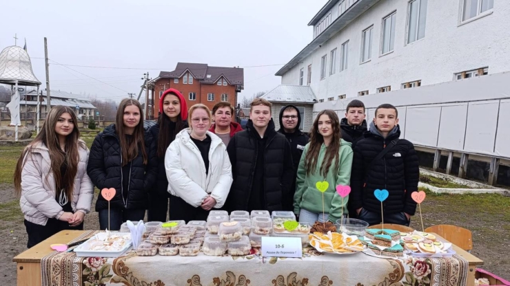 У Білих Ославах школярі наярмаркували майже 80 тис. грн на ЗСУ