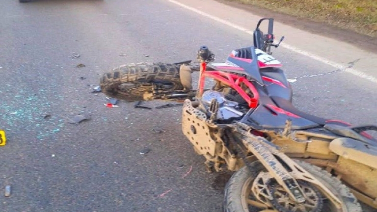 В Отинії 16-річний мотоцикліст в'їхав у легковик — постраждала 13-річна дівчина