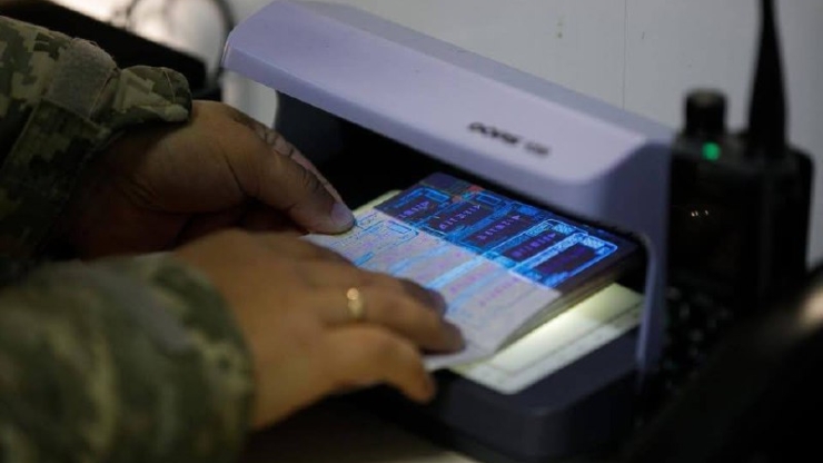 На кордоні викрили франківця, який намагався виїхати за сфальшованими документами