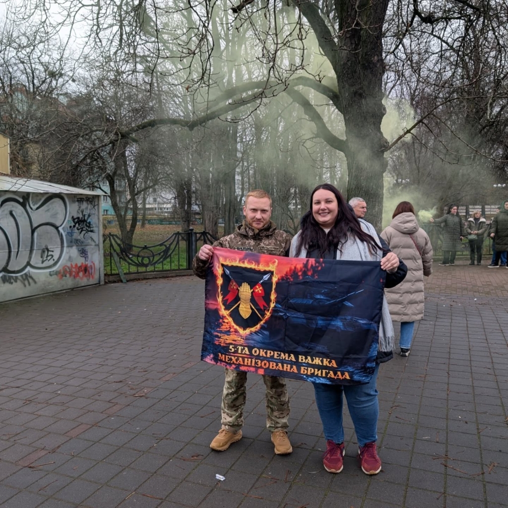 У Франківську дружини військових проїхали автопробігом вдячності ЗСУ і зібрали допомогу 10 бригаді 3