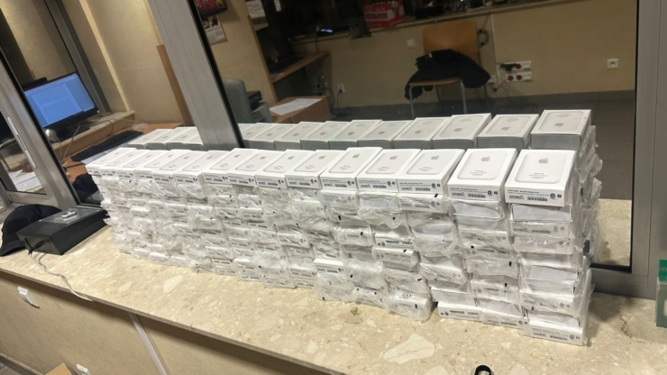 На кордоні затримали прикарпатця з контрабандою павербанків на 600 тис. грн