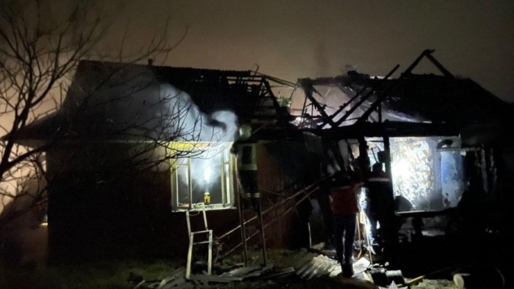 На Надвірнянщині чоловік вбив знайомого і підпалив його будинок