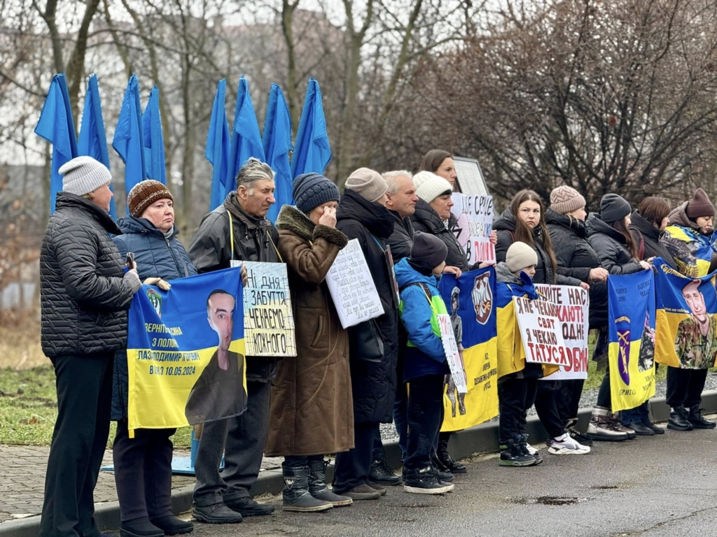 У Калуші на підтримку полонених та зниклих безвісти виступили звільнені з полону захисники 1