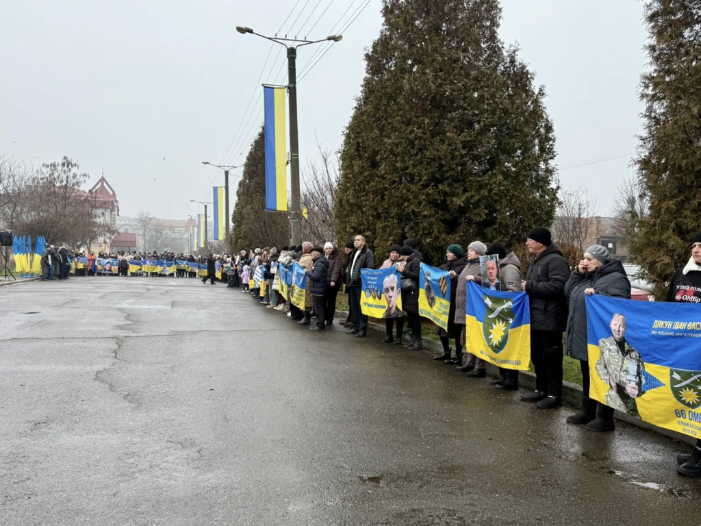 У Калуші на підтримку полонених та зниклих безвісти виступили звільнені з полону захисники 2