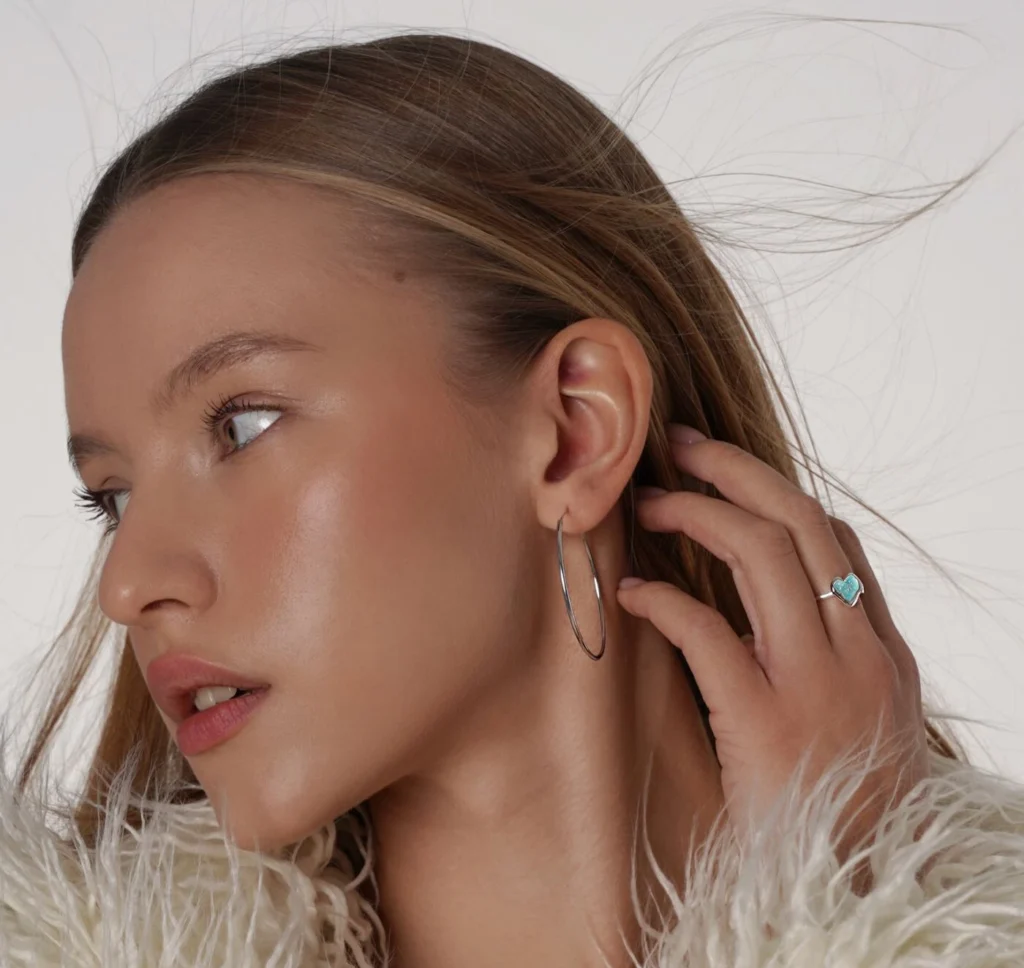 Сережки-конго: кому пасують і як їх носити? 1