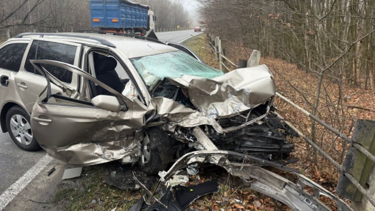 Біля Галича водій Skoda Octavia виїхав на зустрічку і зіткнувся з Chevrolet Cruze - є постраждалі