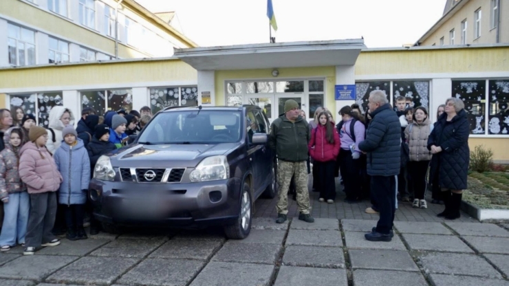 Калуський ліцей передав на фронт ще один автомобіль
