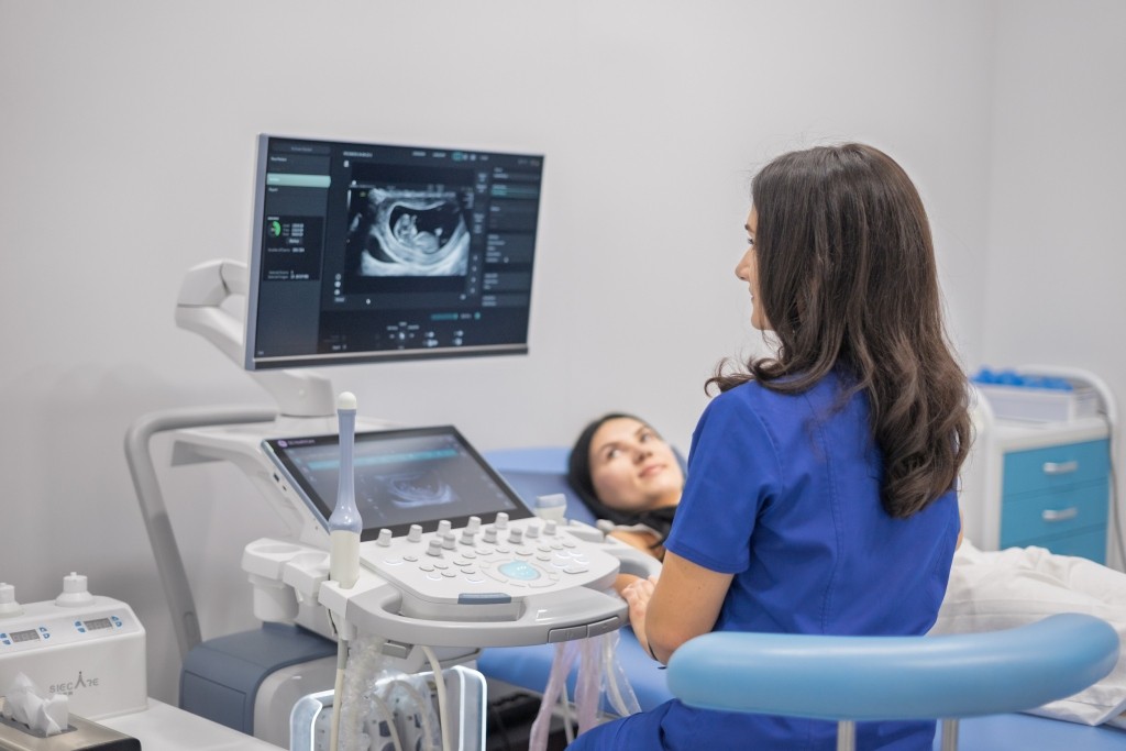 "Дзвонять татусям в окопи показати серцебиття крихітки", – лікарка УЗД про ранню діагностику вагітності 3