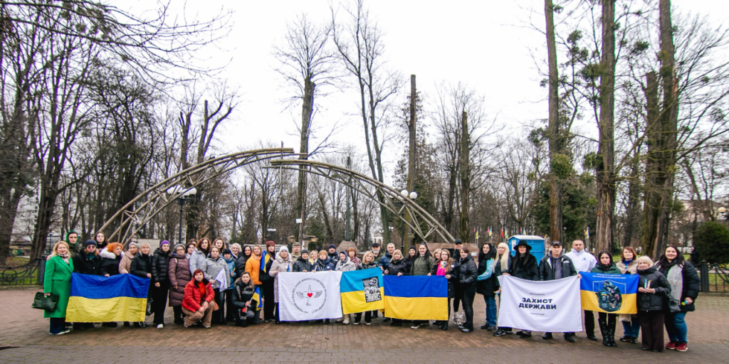 У Франківську дружини військових проїхали автопробігом вдячності ЗСУ і зібрали допомогу 10 бригаді 1