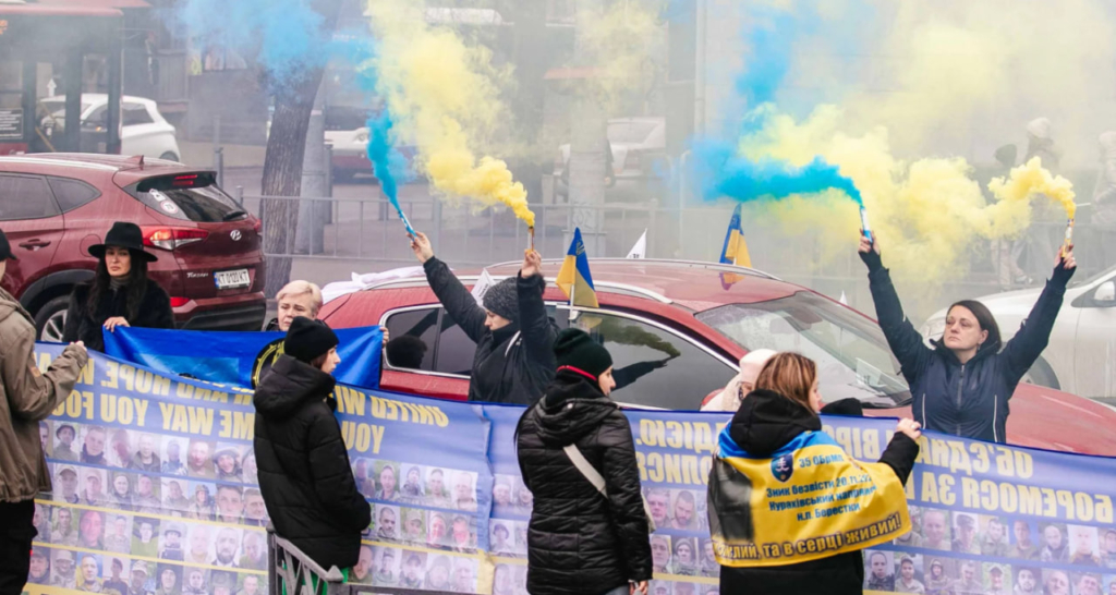 У Франківську дружини військових проїхали автопробігом вдячності ЗСУ і зібрали допомогу 10 бригаді 4