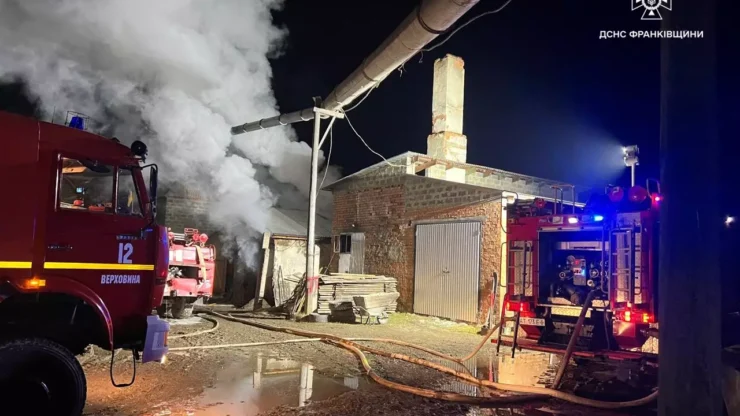 На Верховинщині горіли пиломатеріали на приватному підприємстві
