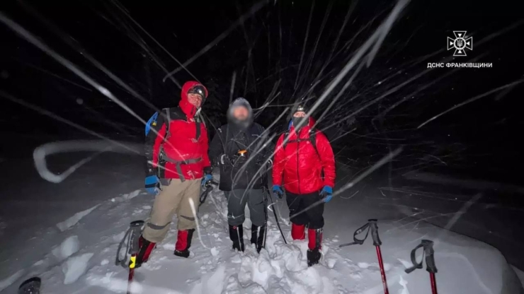 Рятувальники розшукали туриста, який заблукав під час спуску з Говерли