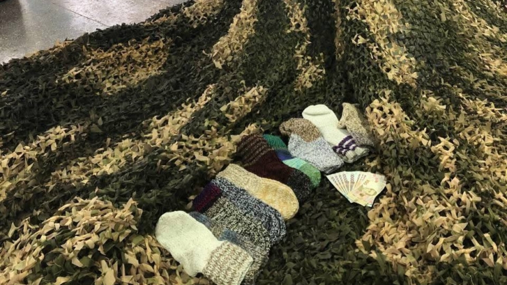 Педагоги Дубовецького ліцею передали військовим маскувальну сітку та грошову допомогу