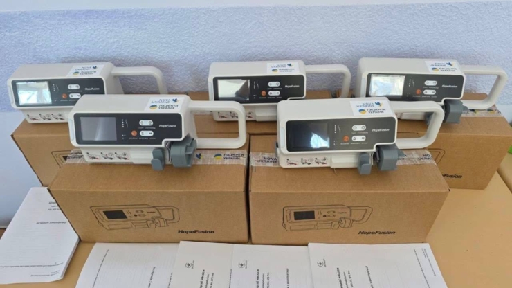 Надвірнянська дитяча лікарня отримала інфузомати та ліки від благодійників