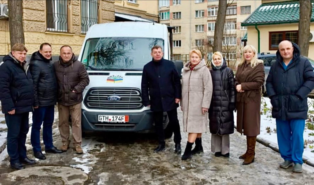 Франківська лікарня №1 отримала авто для військових з ампутаціями 2