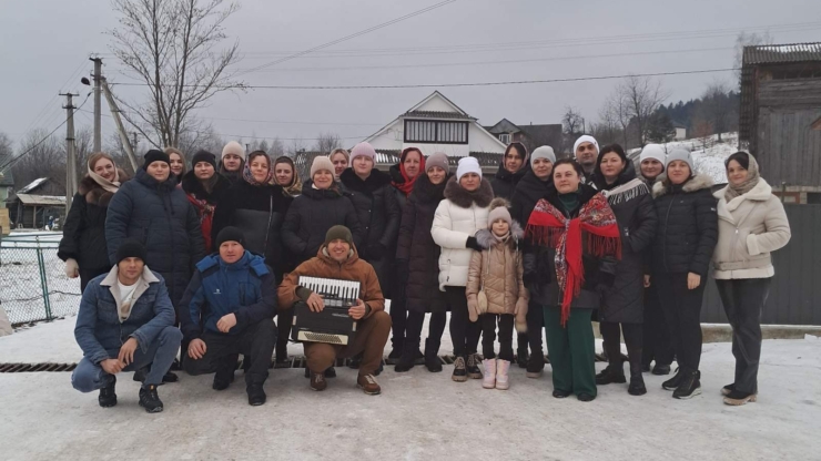 У Білих Ославах наколядували понад 700 тис. грн для ЗСУ