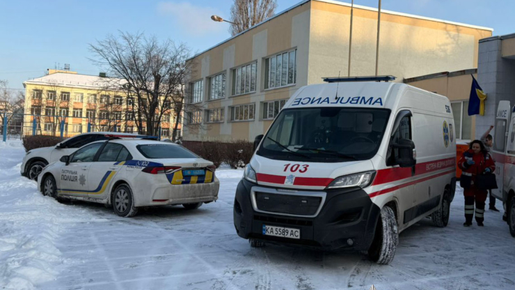 У Києві учень з ножем напав на вчительку та однокласника