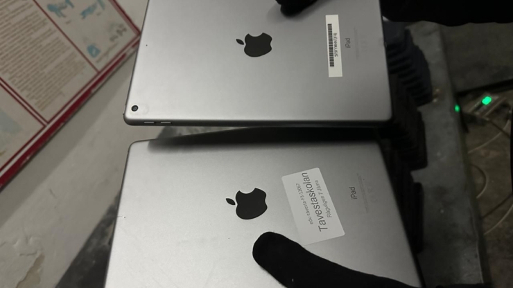 На кордоні затримали прикарпатця з контрабандою 55 планшетів Apple