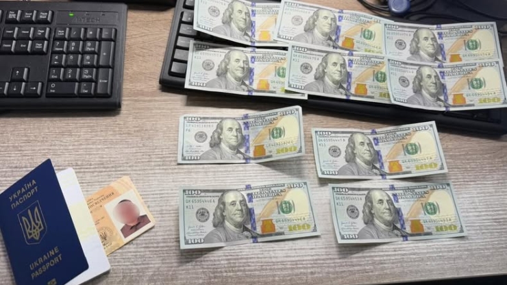 Житель Франківщини запропонував хабар прикордоннику, щоб виїхати до Румунії