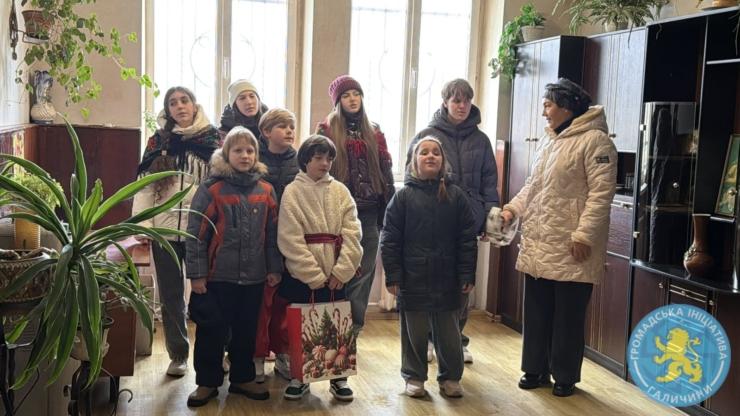 Вихованці калуської вокальної студії "Ліра" наколядували понад 30 тис. грн для ЗСУ