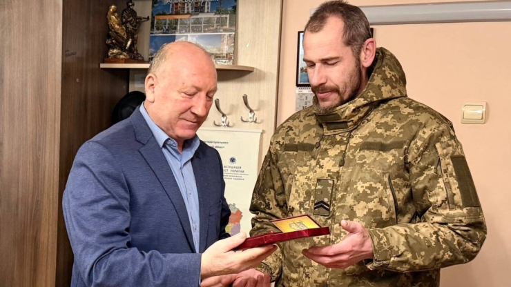 Захисник з Бурштина Юрій Батицький отримав медаль "Лицарський хрест"