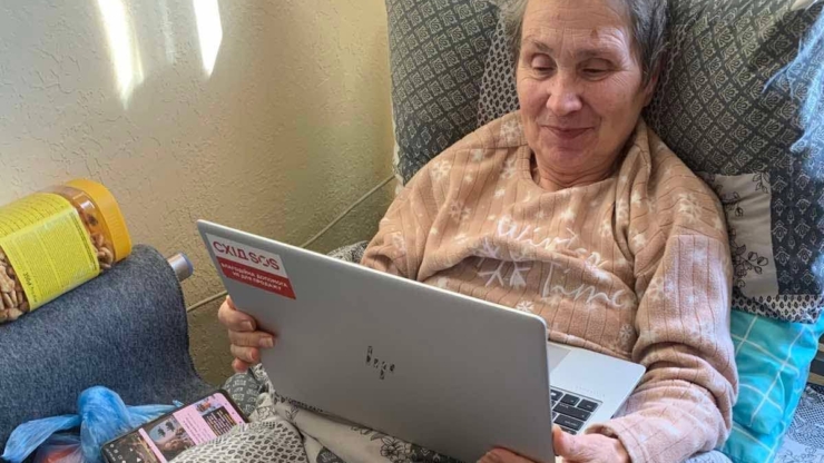 Калуський геріатричний центр отримав ноутбук від благодійників