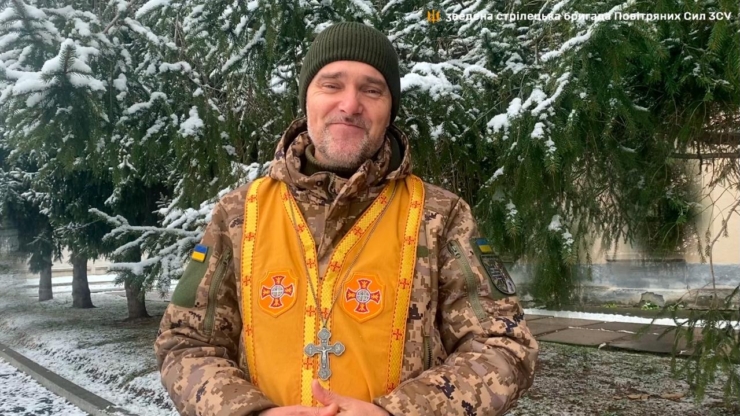 «Страх — це запобіжник, а молитва — зброя»: капелан з Франківщини про шлях від добровольця до душпастиря