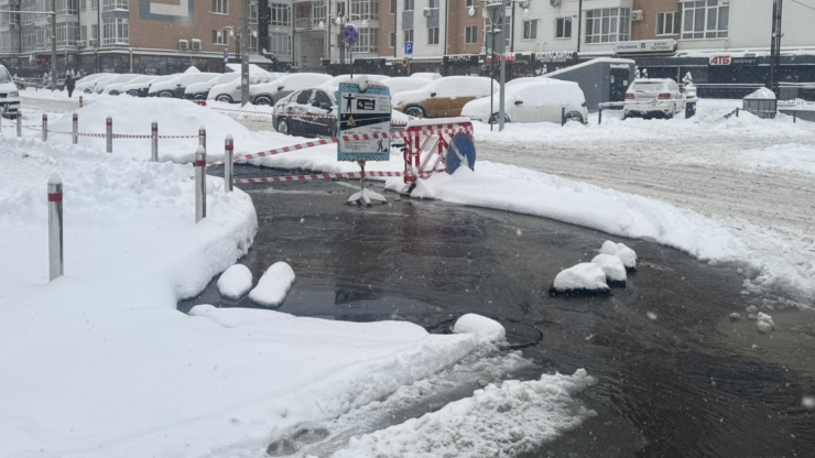 Через порив на Мельника частина Франківська другий день залишається без води