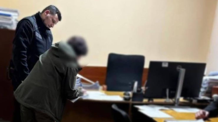 На Прикарпатті ексначальницю управління освіти підозрюють у розкраданні пального на 124 тис. грн