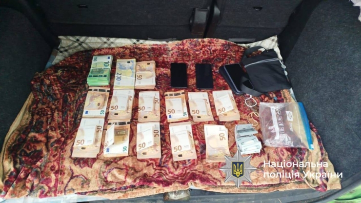 75-річний прикарпатець за 12 500 євро вивозив чоловіків закордон