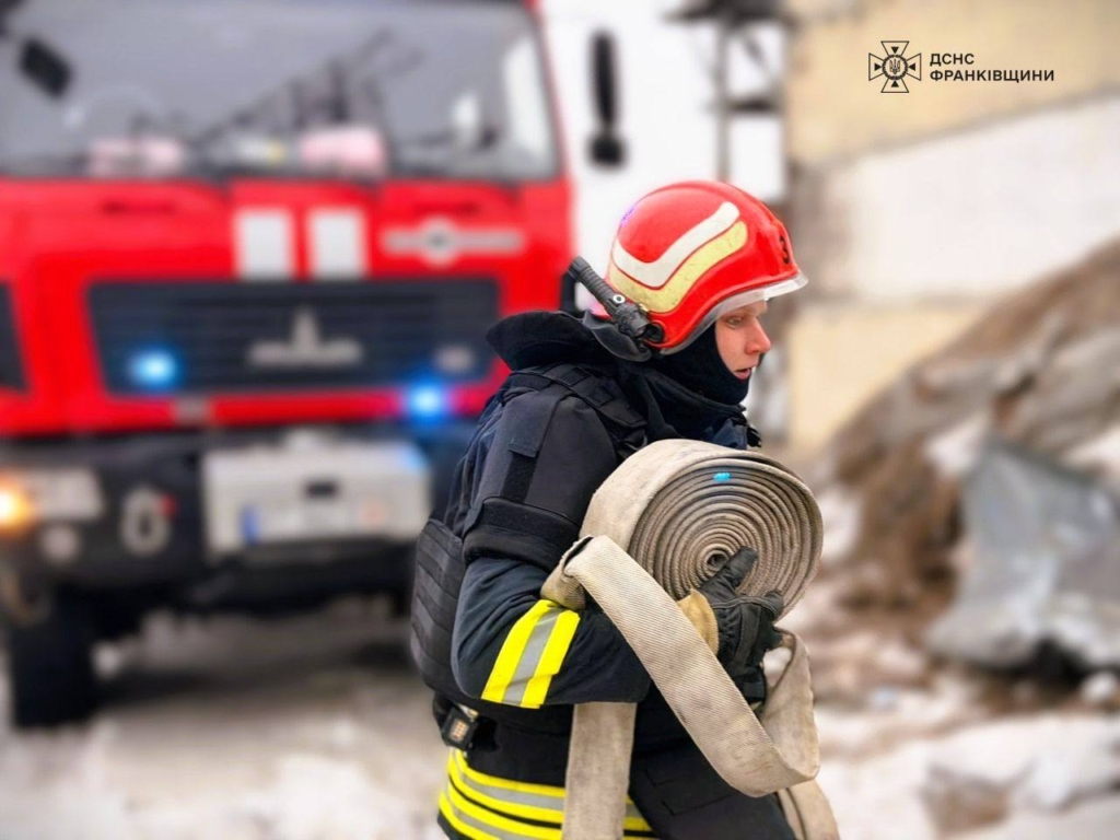 Понад 50 рятувальників гасили пожежу на Бурштинській ТЕС. ФОТО 5