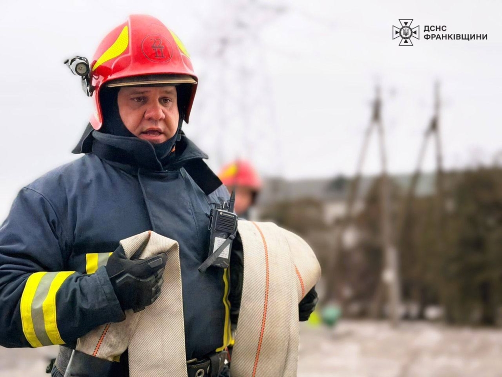 Понад 50 рятувальників гасили пожежу на Бурштинській ТЕС. ФОТО 3