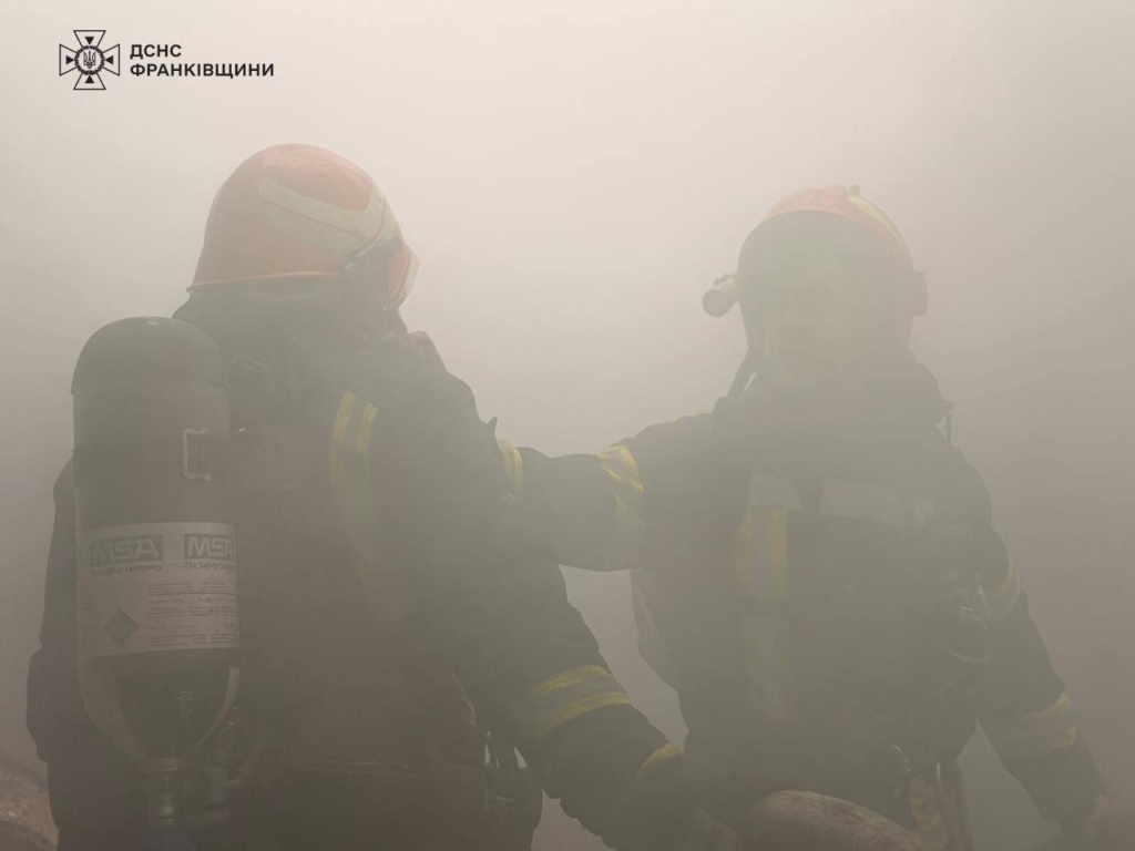 Понад 50 рятувальників гасили пожежу на Бурштинській ТЕС. ФОТО 4