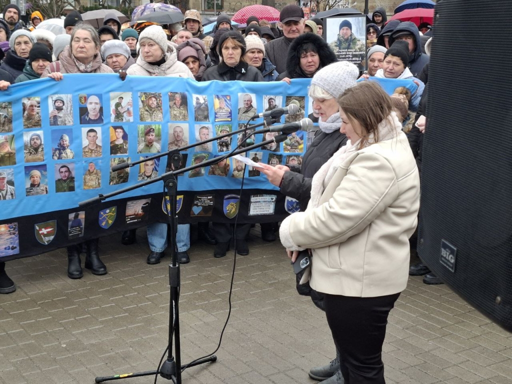 Понад 400 зниклих безвісти: у Франківську відкрили Алею віри та надії 1