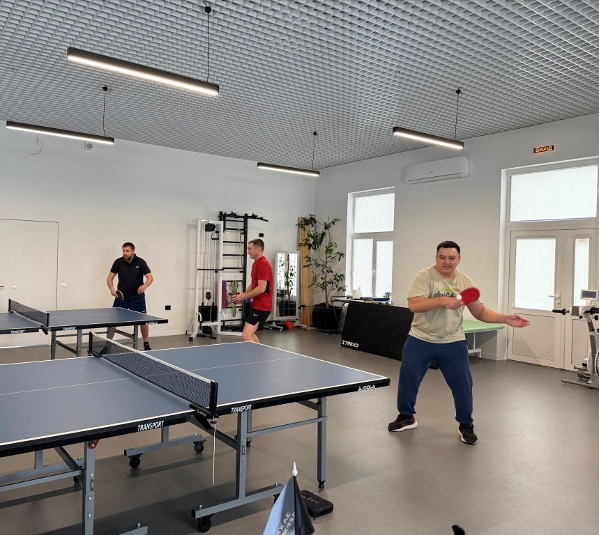 У Калуші ветерани та військові змагалися у грі з настільного тенісу 2