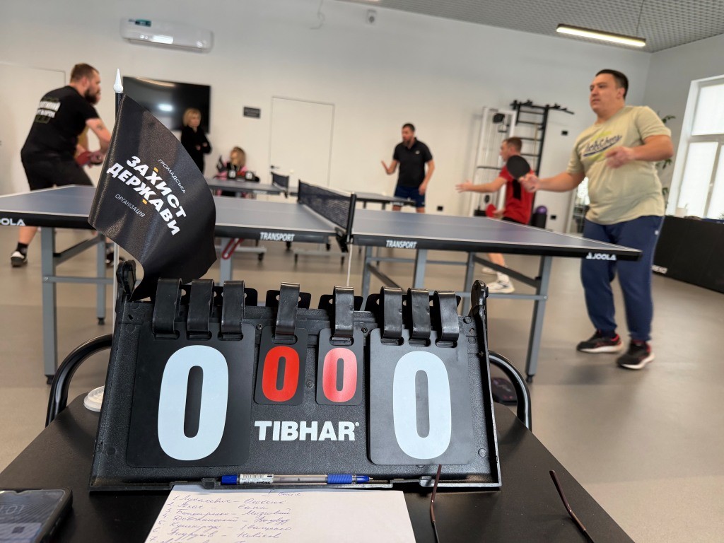 У Калуші ветерани та військові змагалися у грі з настільного тенісу 3