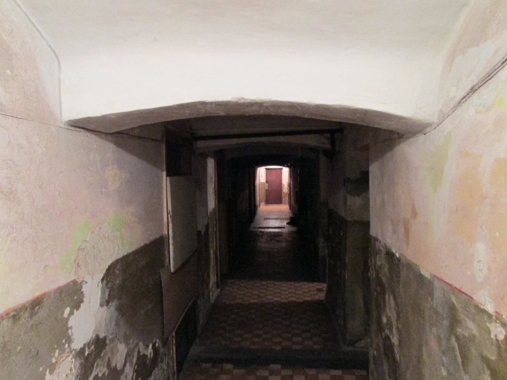 Укрпошта за 20 млн грн продає будівлю біля вокзалу у Франківську 2