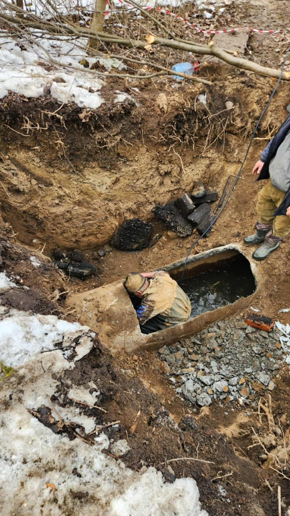 У Франківську скликають комісію через витік води з міського озера 1