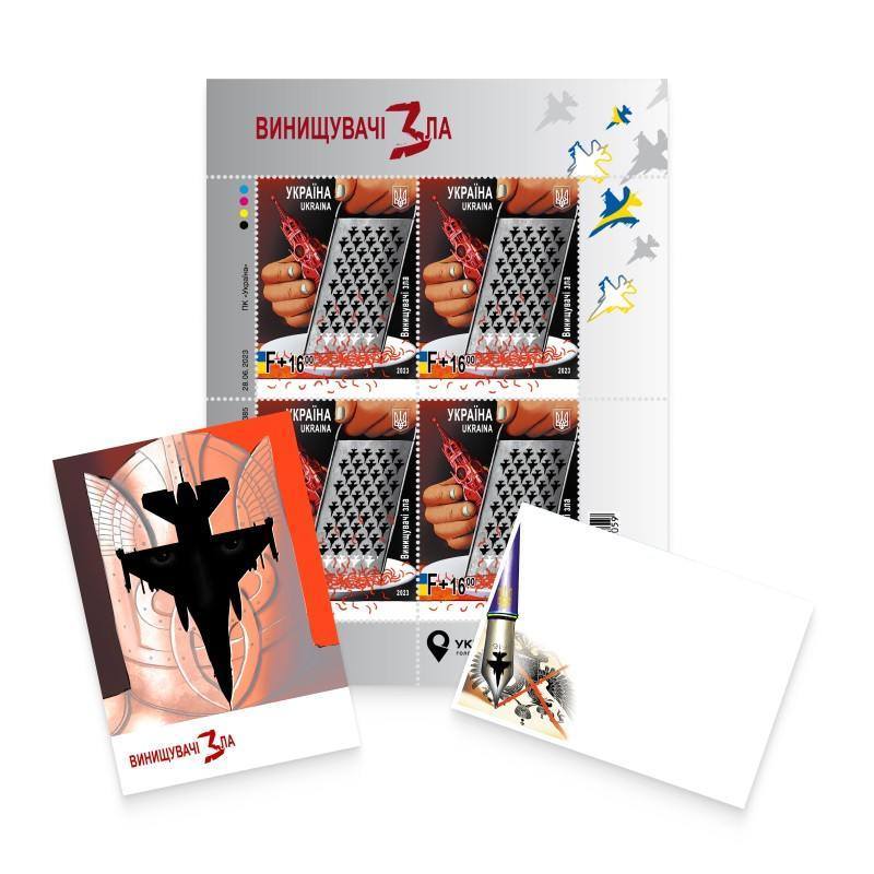 Контрпропаганда в дії: у Франківську хартієць Максим Паленко презентував плакати воєнного часу 8