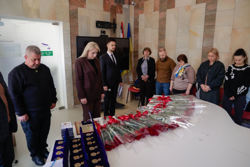 У Франківську рідним 22 полеглих воїнів вручили їхні нагороди 1