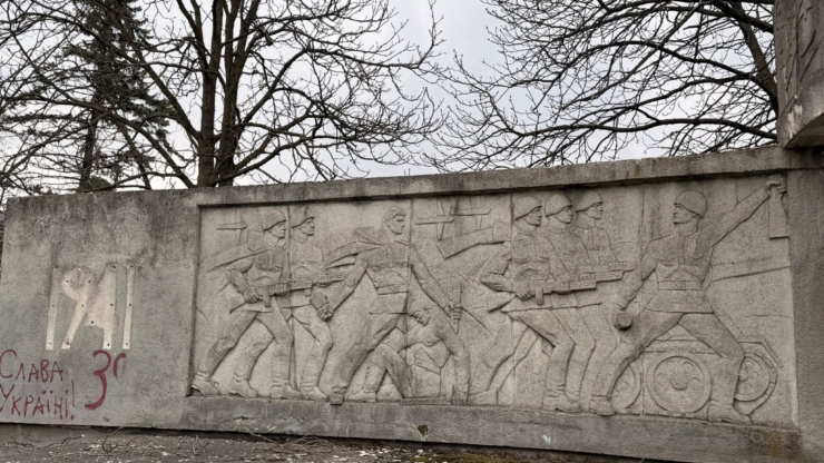 У Надвірній на місці радянського знака створять меморіал полеглим українським захисникам