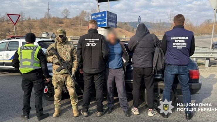 На Прикарпатті затримали чоловіка, який переправляв ухилянтів за кордон
