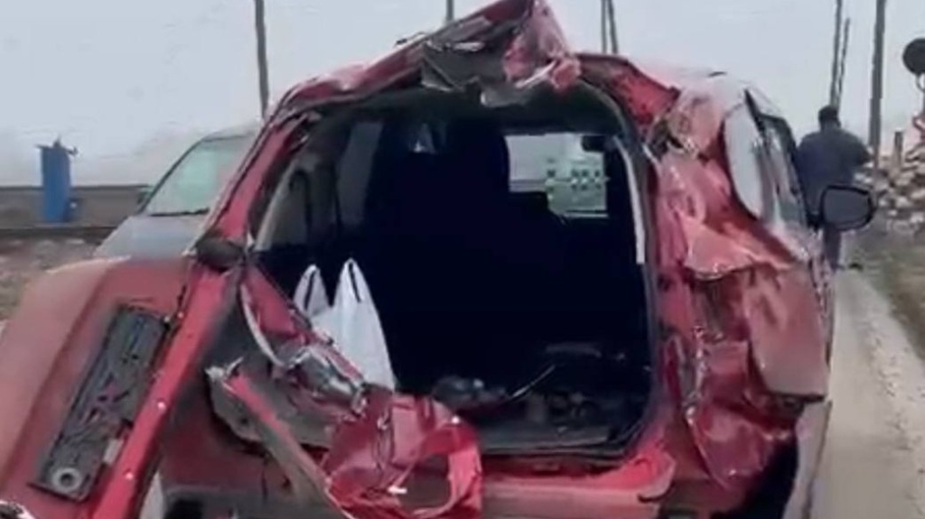 На залізничному переїзді під Франківськом поїзд ударив авто 1