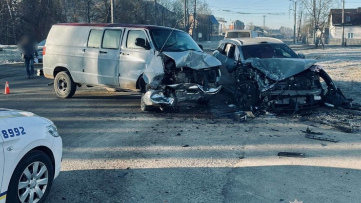 У Хриплині водій BYD виїхав на зустрічку і зіткнувся з Dodge Ram — є постраждалий