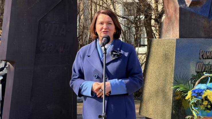 Продала квартиру і купила чоловікові авто: що задекларувала франківська нардепка Оксана Савчук