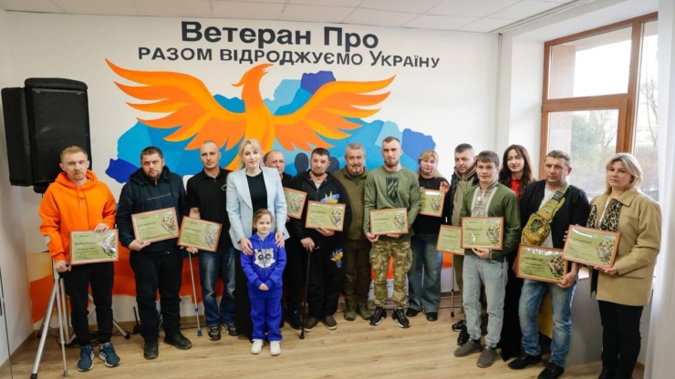 На Прикарпатті вручили 13 сертифікатів на житло ветеранам та родинам загиблих