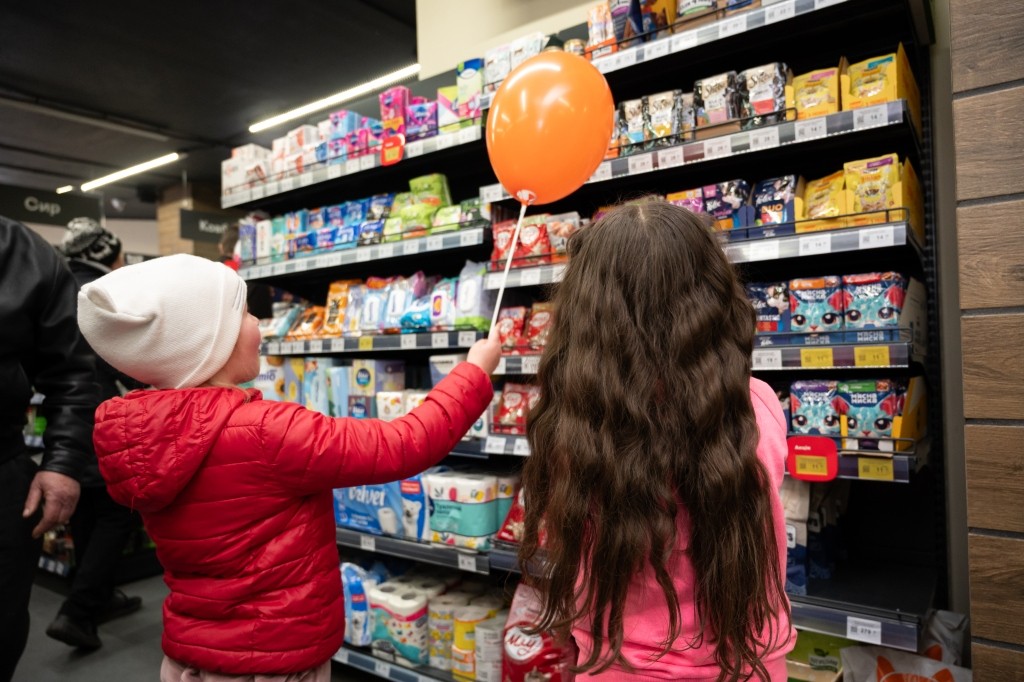 Більше, ніж покупки: у Нижньому Струтині на Франківщині відкрили супермаркет "Рукавичка"  8