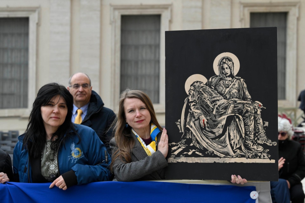 Франківки представили "Українську Пієту" на папській аудієнції у Ватикані 1