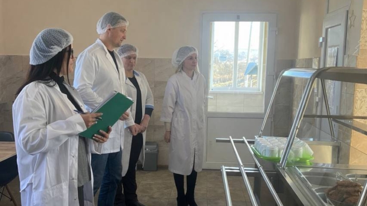 На Прикарпатті у понад половині перевірених дитсадків і шкіл знайшли санітарні порушення