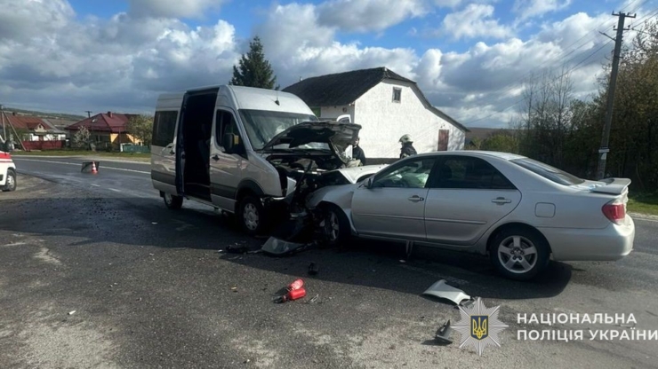 На Львівщині зіткнулися два авто: серед травмованих — прикарпатець